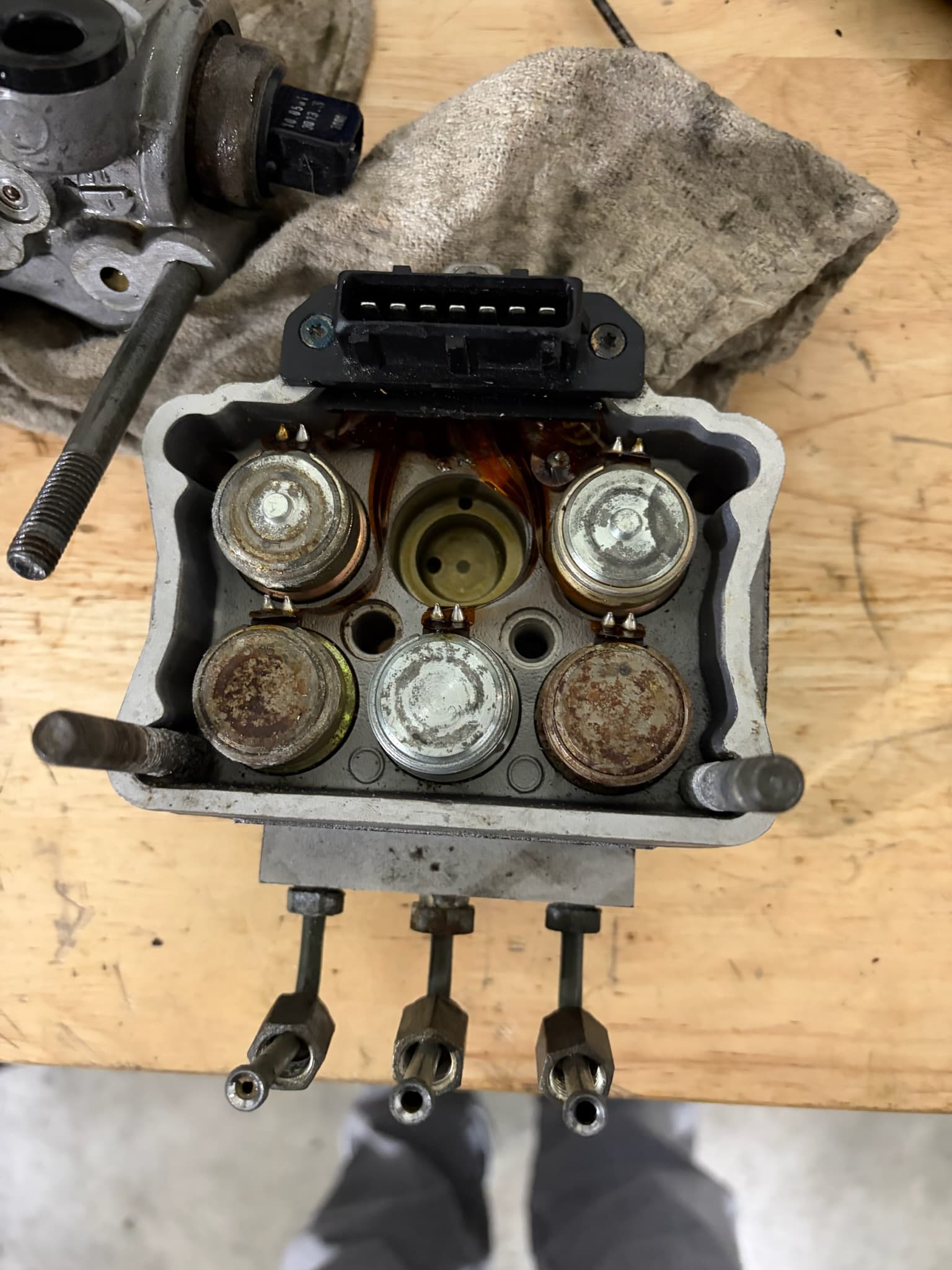 ABS was not working. Removed master cylinder, opened up the ABS module to test each one of these solenoids. One was faulty. Sourced replacement and soldered each of these in the correct order.