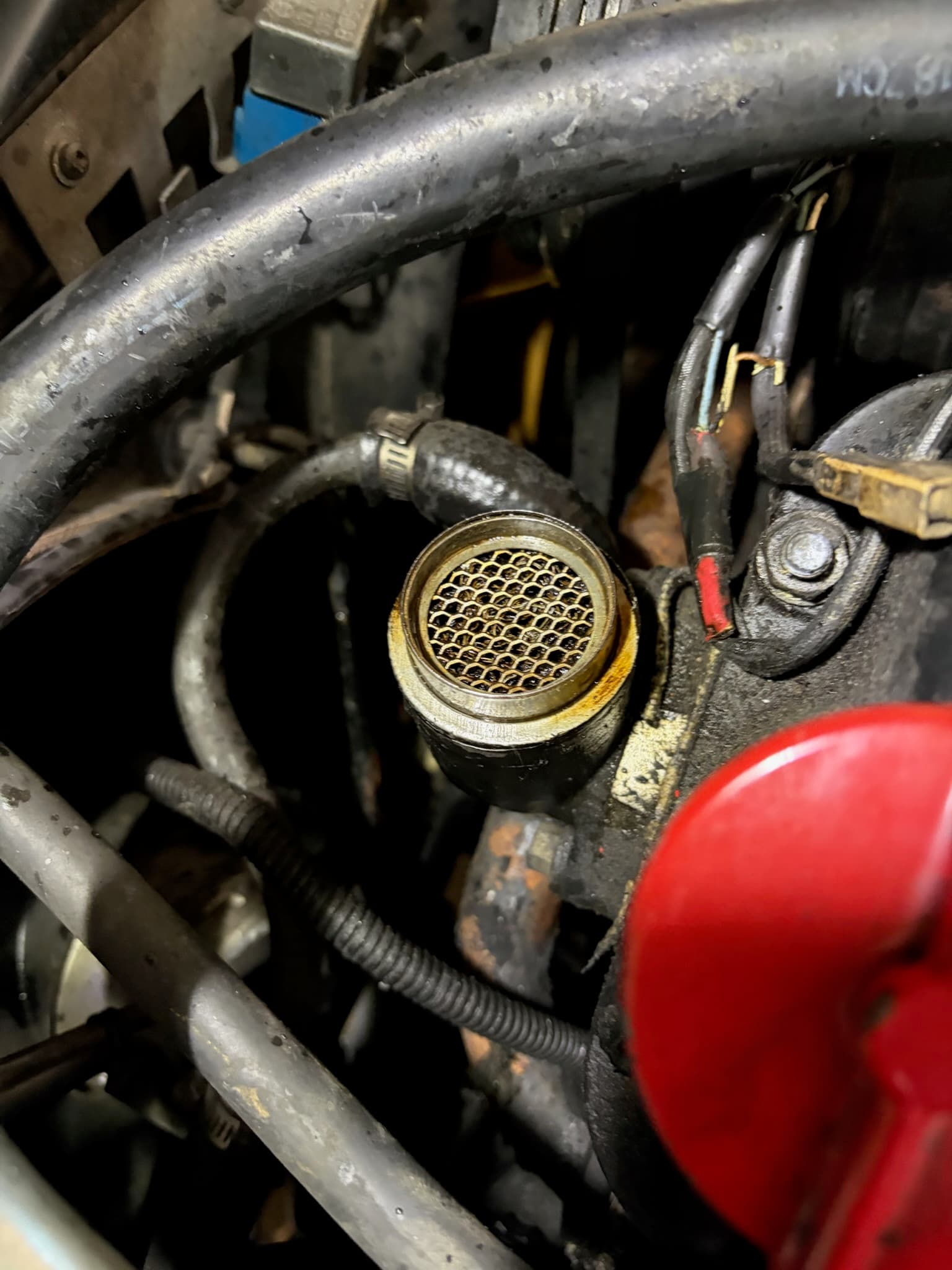 Close up of the engine breather without Cap. Cleaned filter, waiting on new Cap.