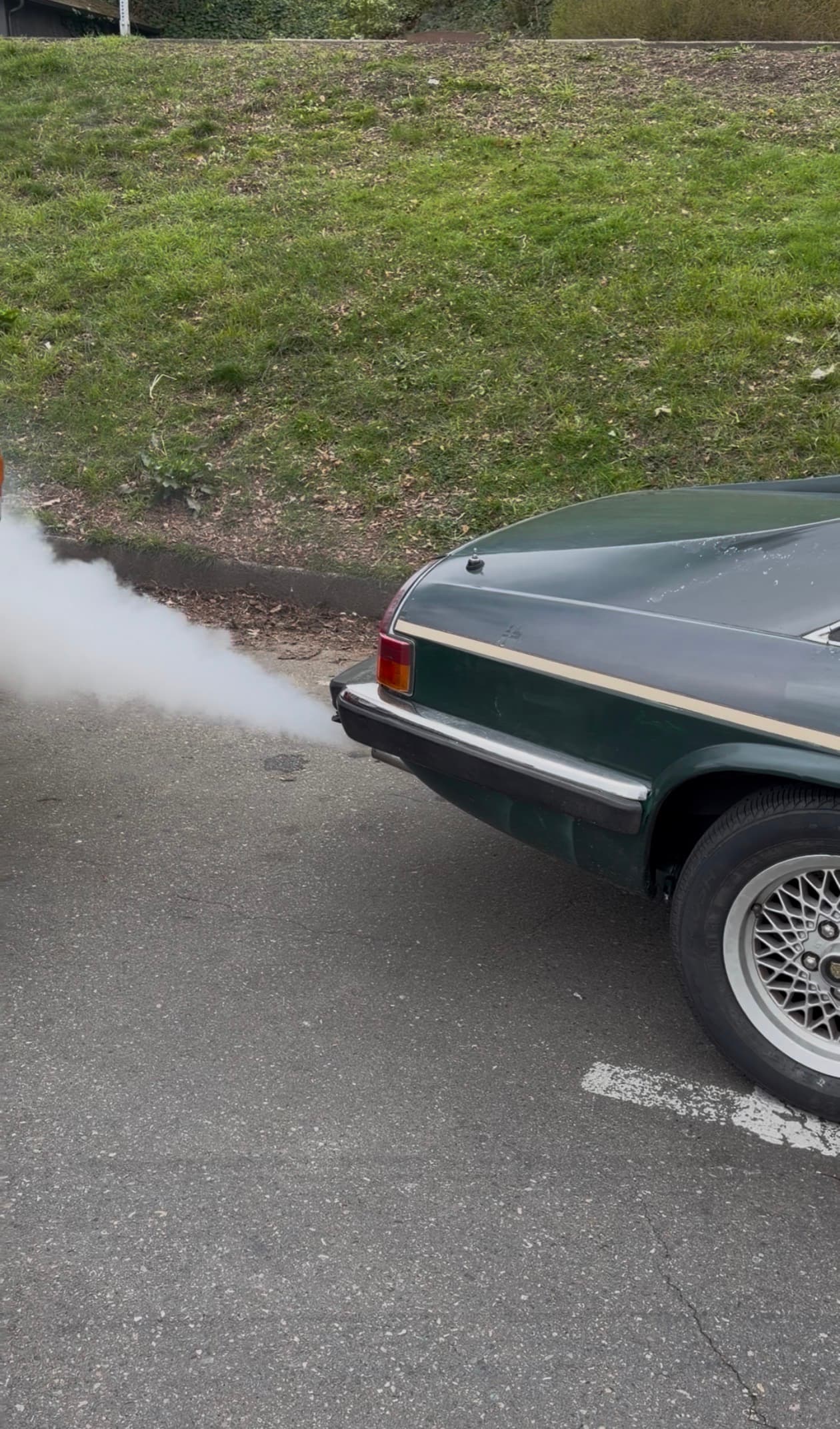 This is not good news …. we had it driving then its blowing Smoke from right bank. I hope its not the head gasket ....
Jaaag - One step forward... one step back..